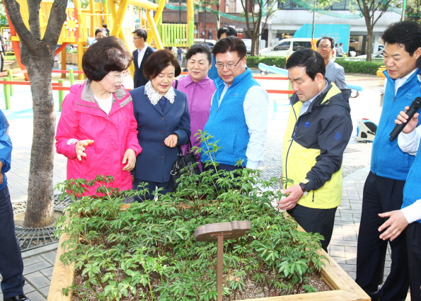 삼학사 어린이 공원내 숲 체험 생활공간 기념식수 - 10