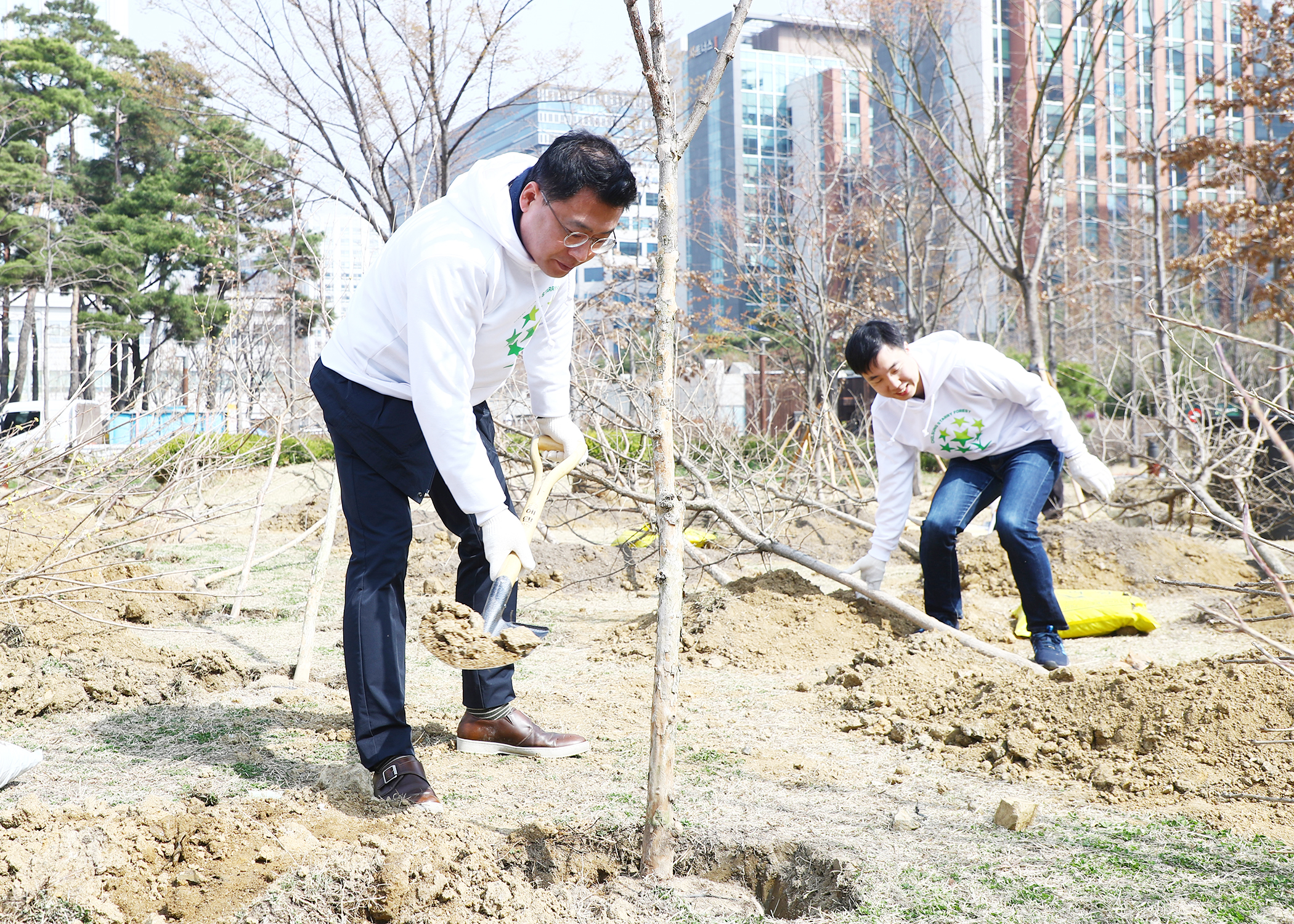 제74회 식목일 기념 나무심기 행사 - 8