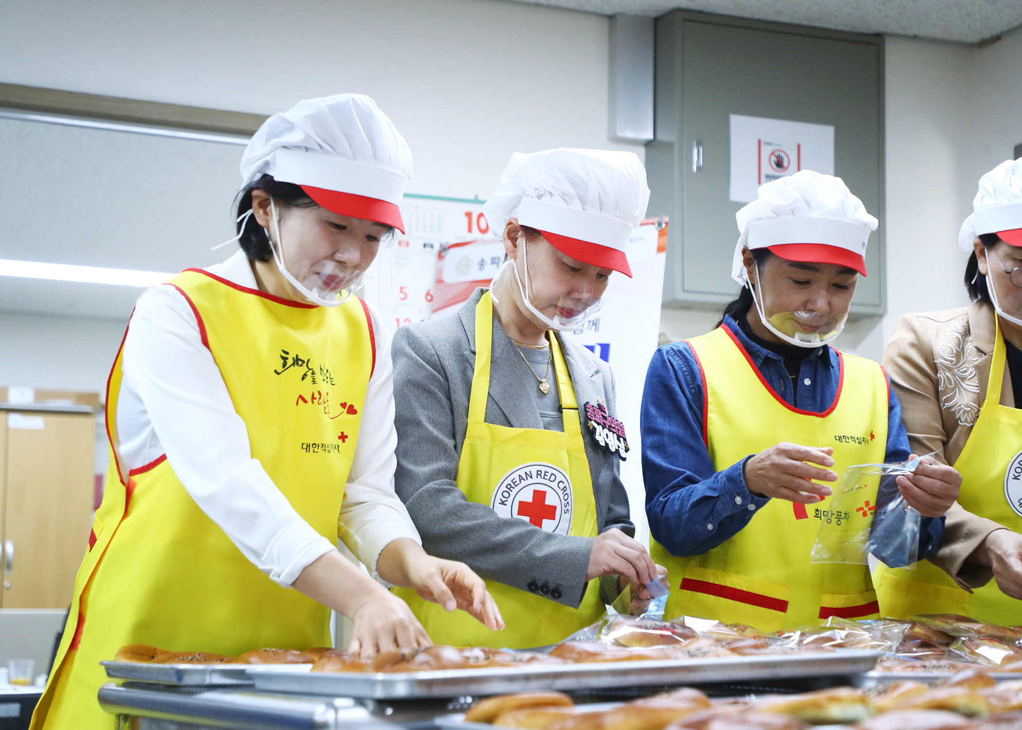 대한적십자사 창립120주년 기념 셀럽 일일피티시에 봉사 참석 - 7