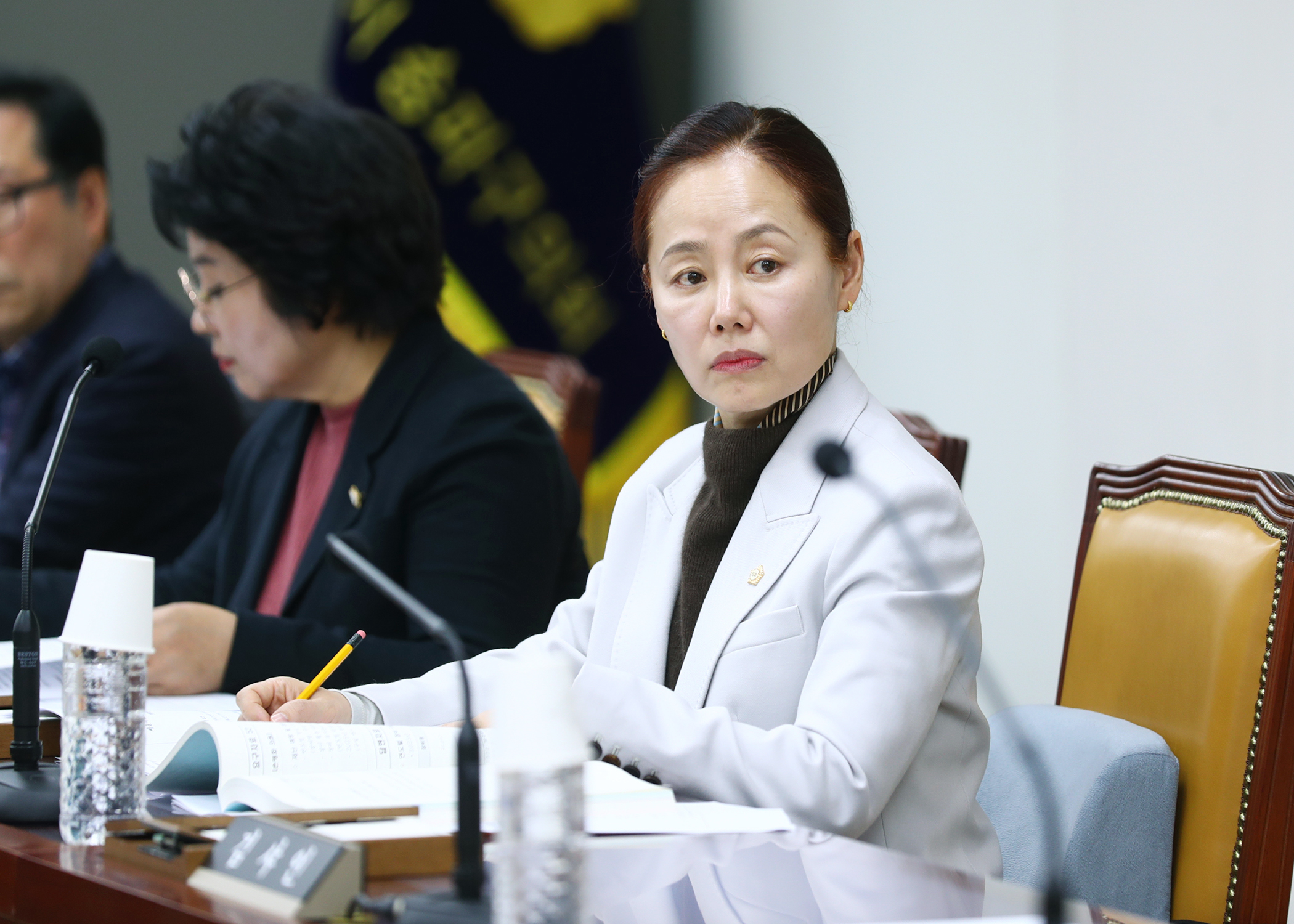 제327회 정례회 행정교육위원회 - 11