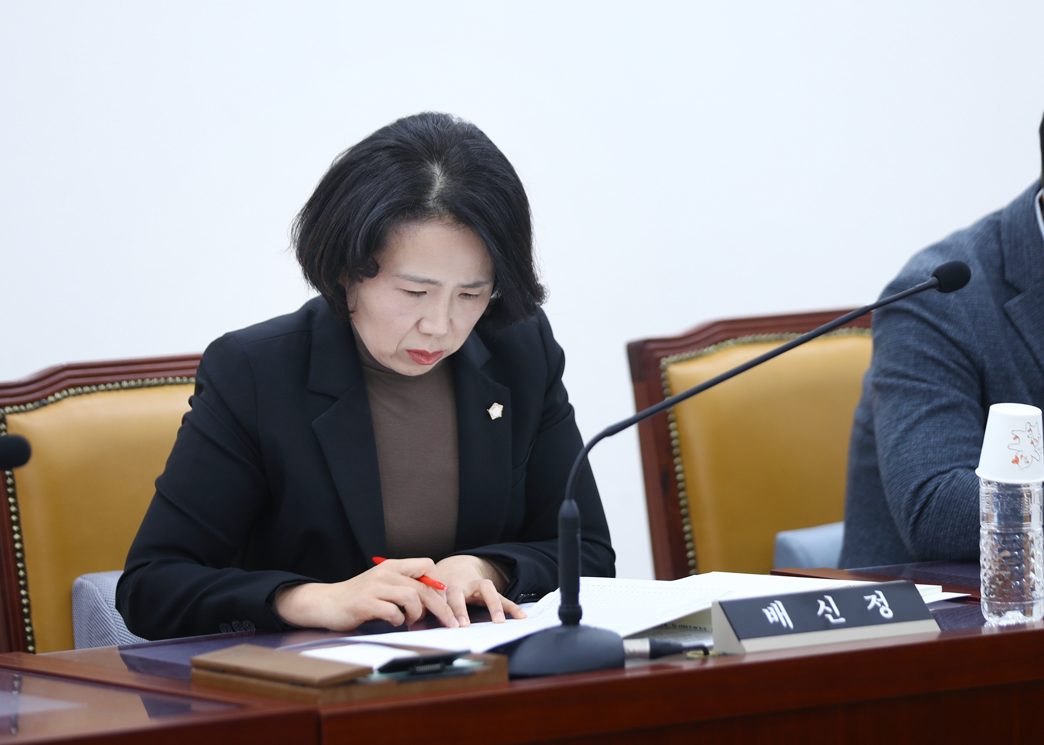 제327회 정례회 예산결산특별위원회&lpar;추경&rpar; - 11