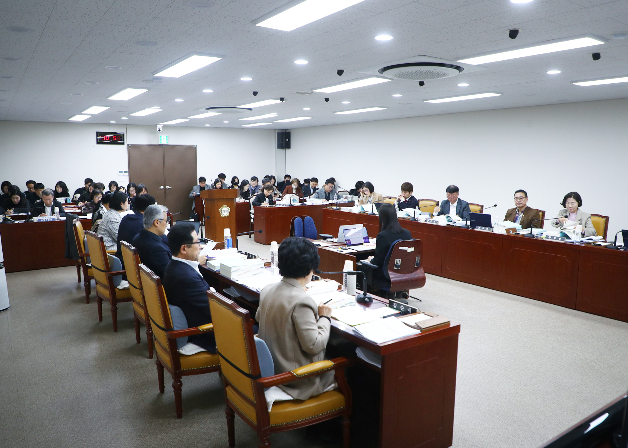 제327회 정례회 예산결산특별위원회 - 9