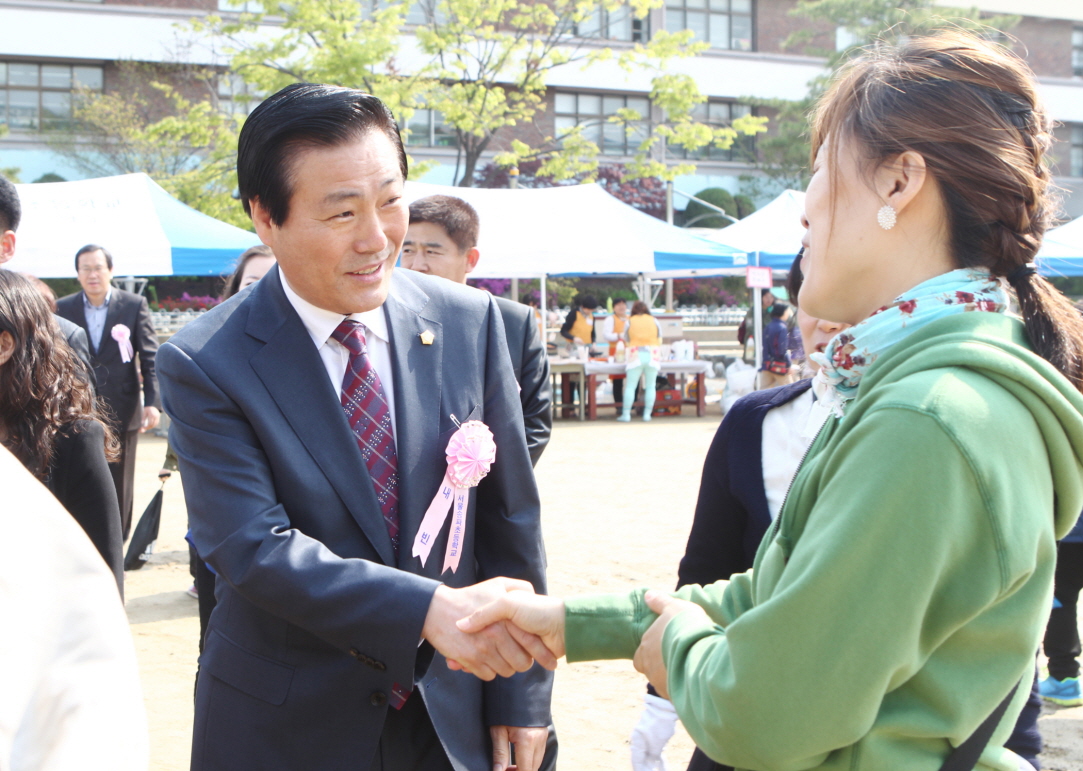 송파초등학교 알뜰시장 방문 - 5