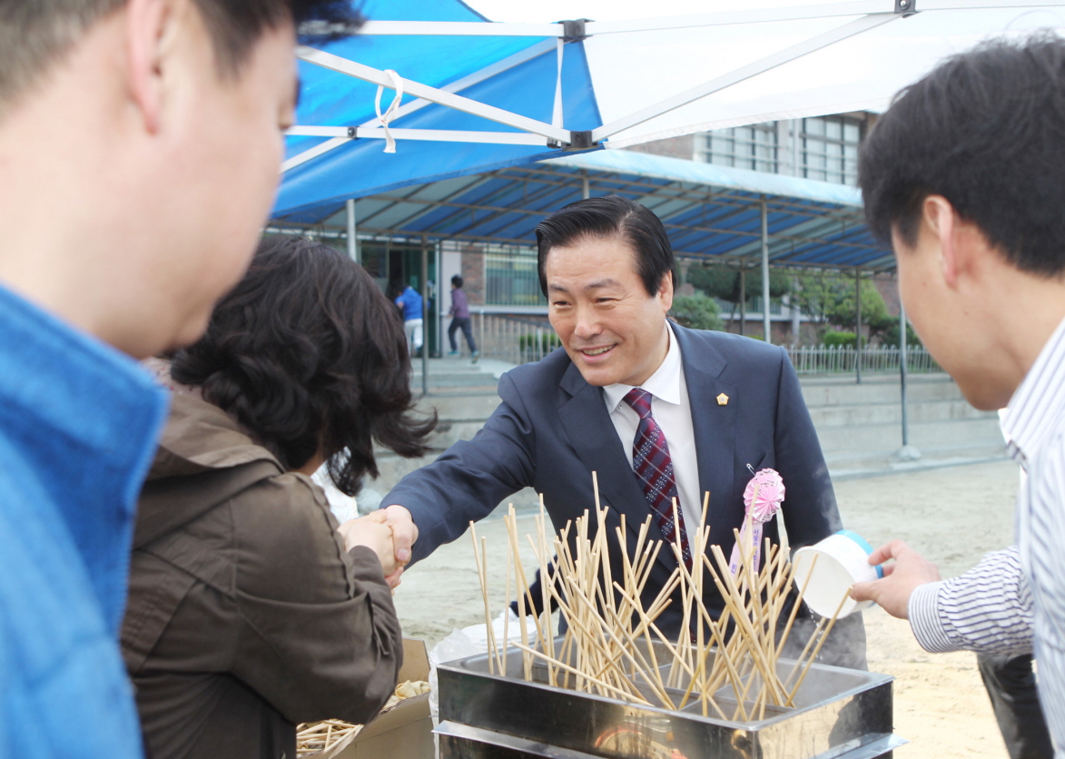 송파초등학교 알뜰시장 방문 - 6