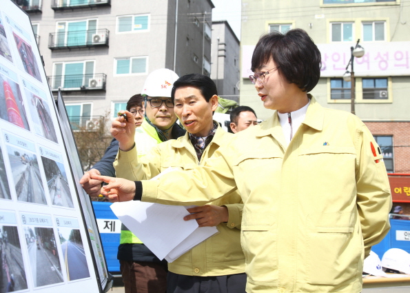 제237회 임시회 도로굴착복구 현장(위례 집단에너지 열&천연가스 공급배관공사) (현장방문) 도시건설위원회 - 1