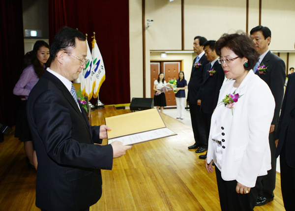 제5대 지방동시선거 당선증 교부식 이경애 의원  - 1