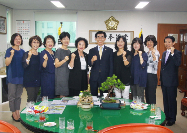 송파구 새마을문고 임원진 의회방문 - 1