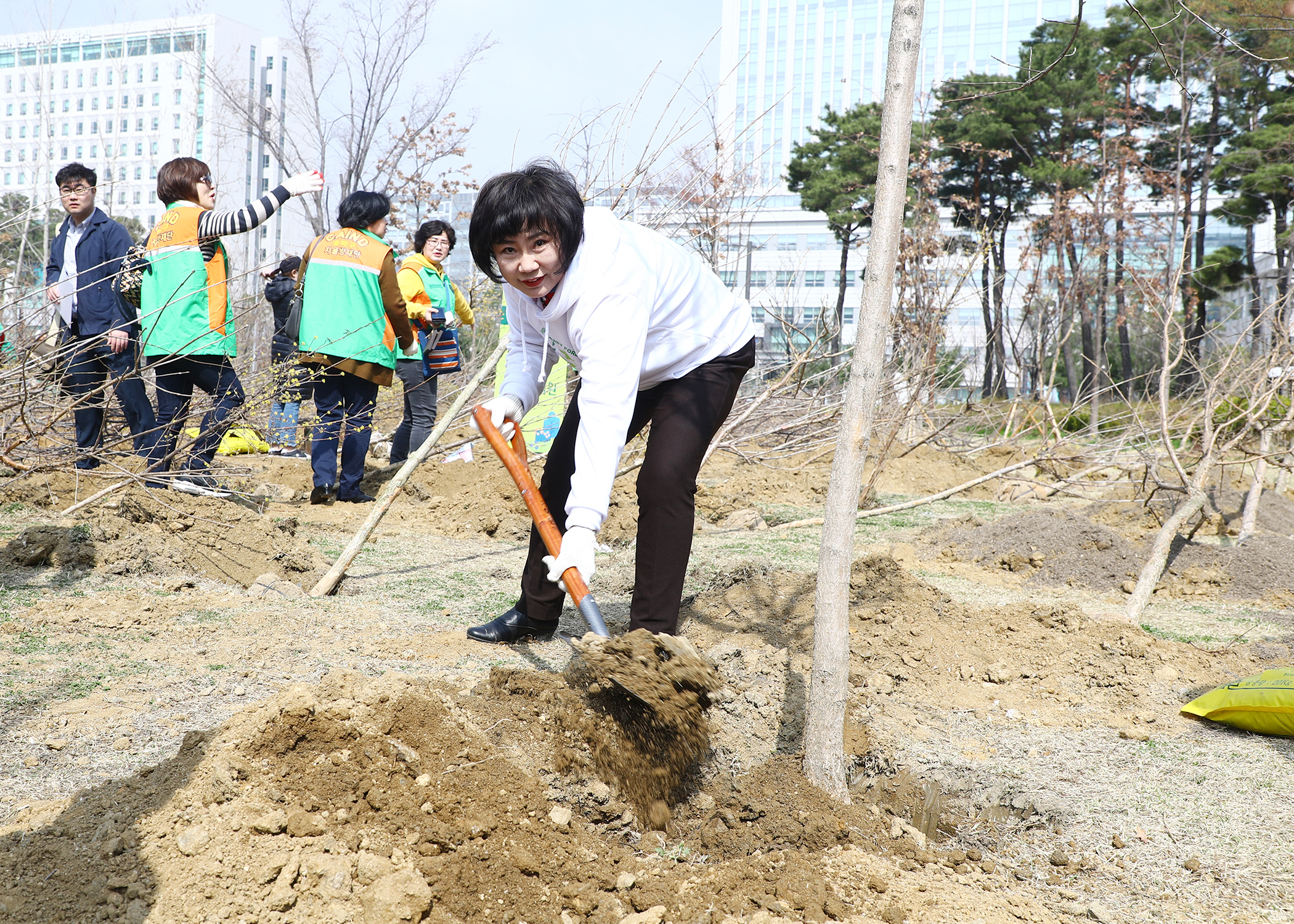 제74회 식목일 기념 나무심기 행사 - 8