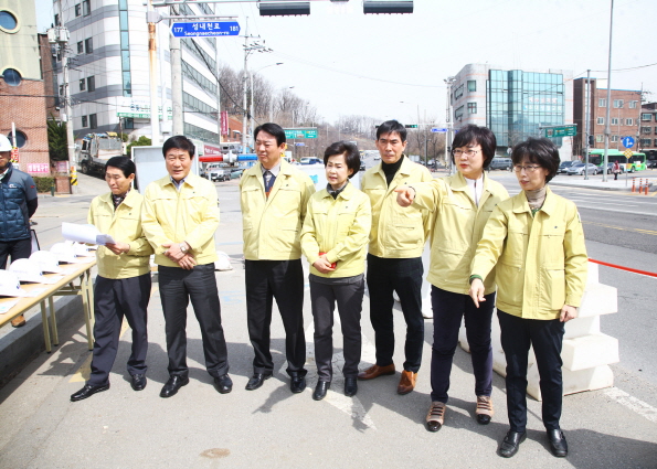 제237회 임시회 도로굴착복구 현장(위례 집단에너지 열&천연가스 공급배관공사) (현장방문) 도시건설위원회 - 1