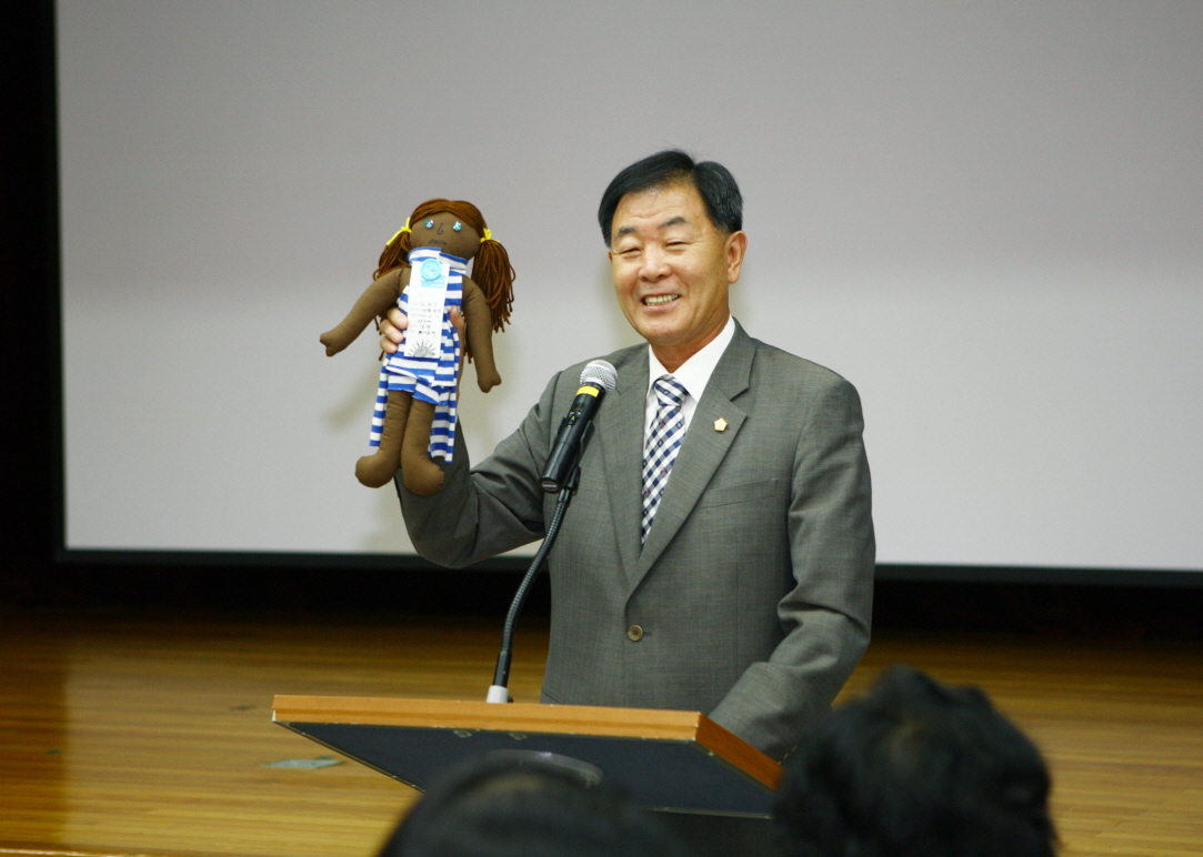 해외아동 예방접종기금 마련 아우인형 만들기 행사 - 8