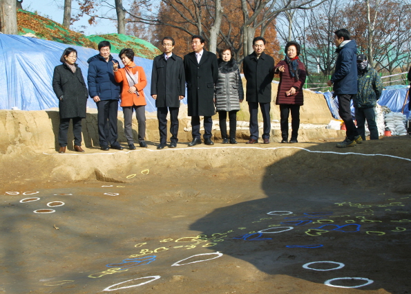 행정보건위원회 현장방문(몽촌토성 내성농장부지 및 외측일원 발굴조사) - 20