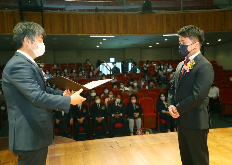 제8회 전국동시지방선거 당선증 교부식