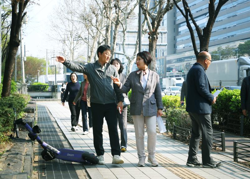 보행녹지를 연계한 가로변(완충녹지) 쉼터 조성사업 현장방문