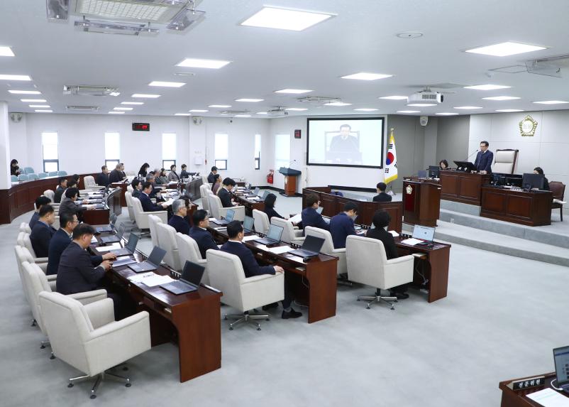 제328회 임시회 개회