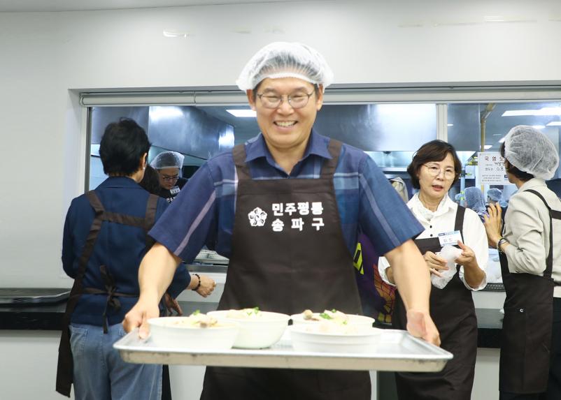 제3회 북한이탈주민의 날 기념 통일대사와 함께하는 삼계탕 나눔