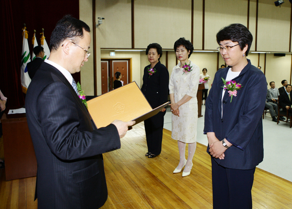 제5대 지방동시선거 당선증 교부식 임정진 의원