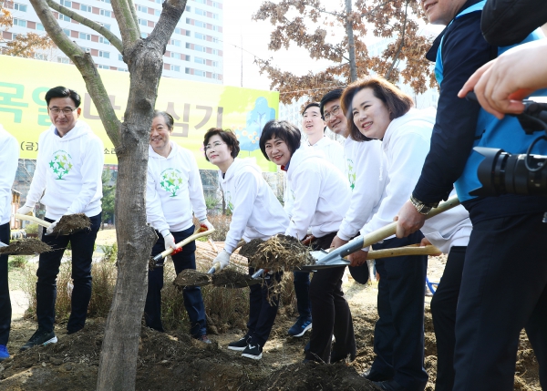 제74회 식목일 기념 나무심기 행사