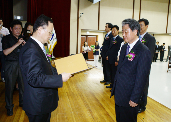 제5대 지방동시선거 당선증 교부식 이승구 의원