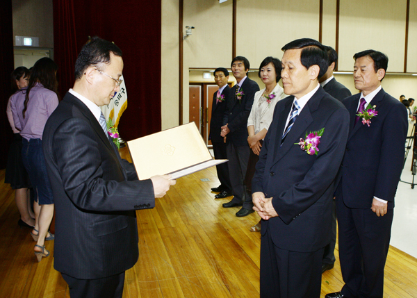 제5대 지방동시선거 당선증 교부식 이명재 의원