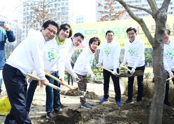 제74회 식목일 기념 나무심기 행사