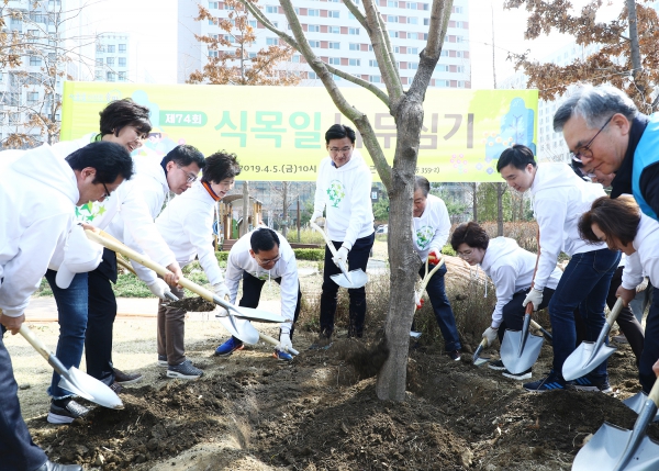 제74회 식목일 기념 나무심기 행사