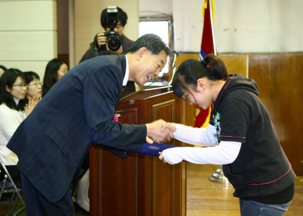 마천초등학교졸업식 참석 