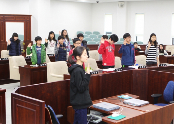 잠일 초등학교 - 청소년의회교실